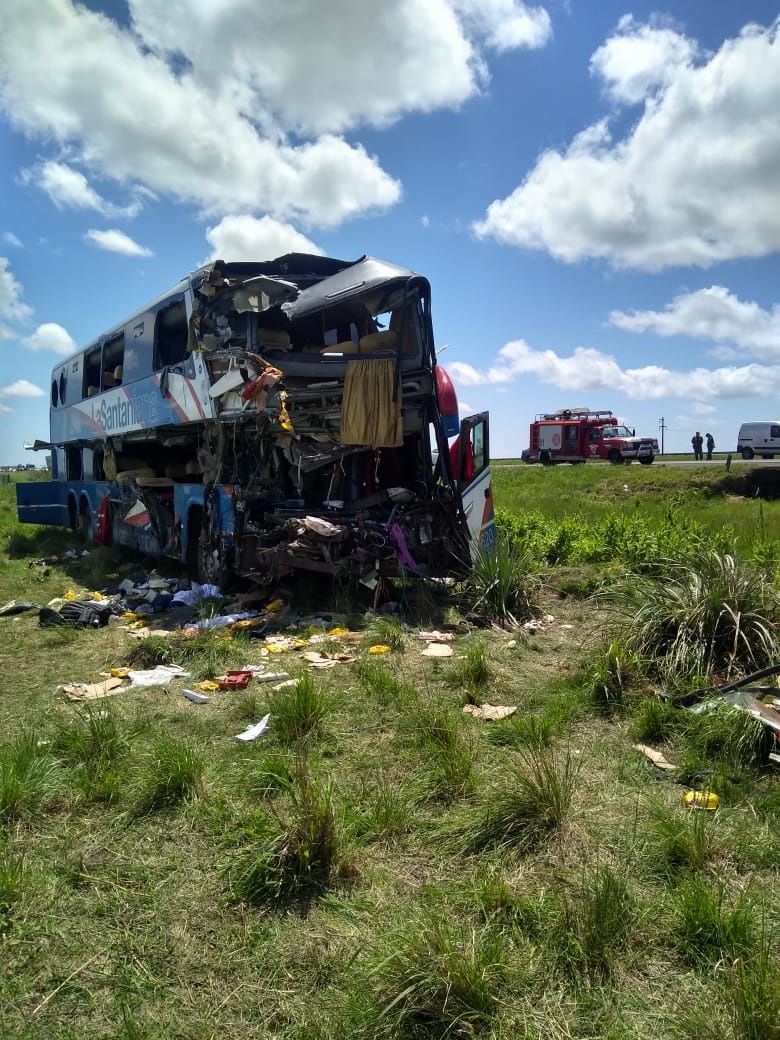 Falleció uno de los heridos y ya son cinco los muertos por el choque del micro contra un camión