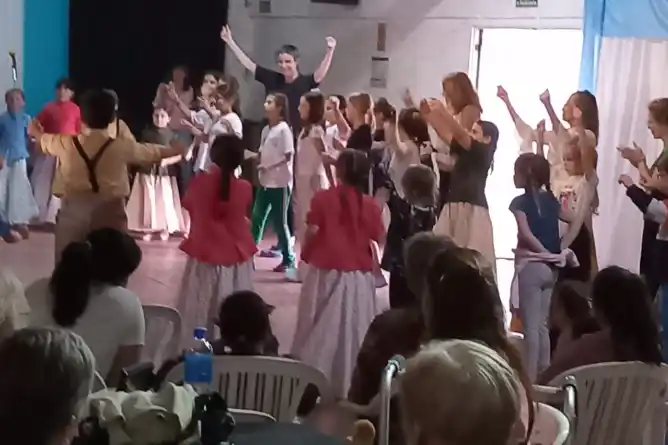 Gran fiesta para celebrar los 89 años de la Asociación Amigos de Bellas Artes