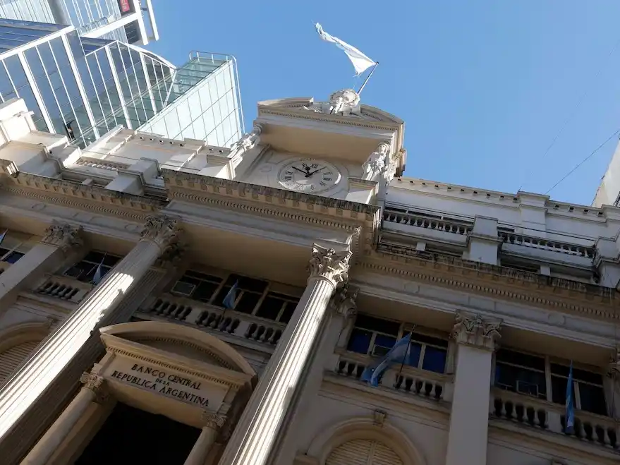 El BCRA flexibilizó los encajes para los bancos, en busca de que haya más liquidez y tasas de interés más bajas