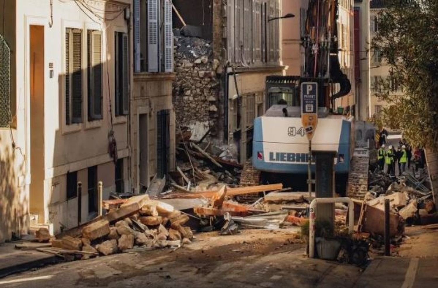 Explosión y derrumbe en un edificio del centro de Marsella: hay cinco personas heridas y ocho desaparecidas