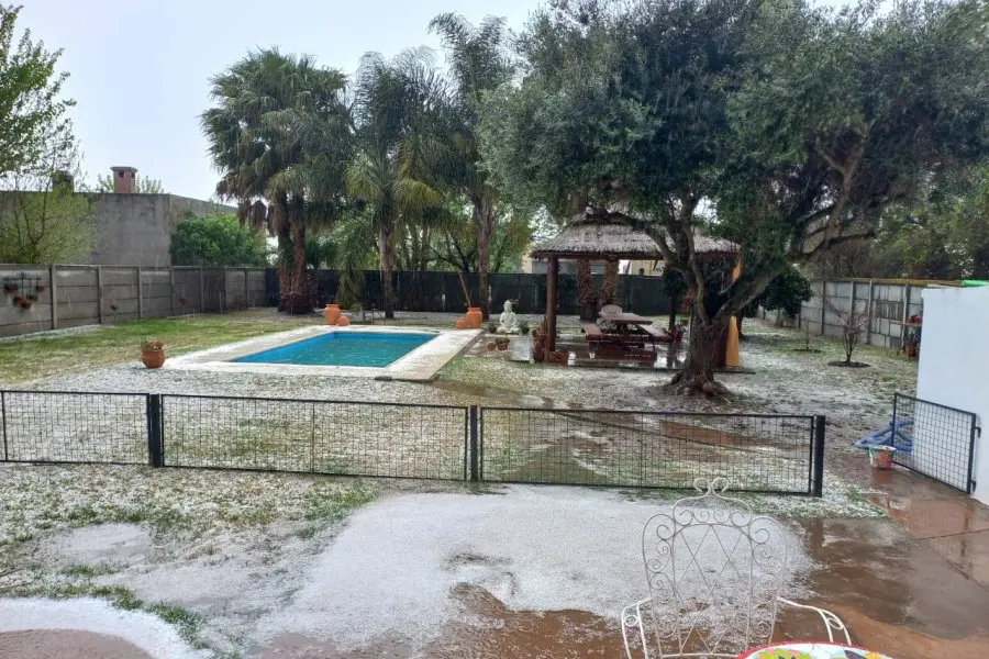 Primavera bajo agua y granizo en la región: “Eran pequeñas piedritas, muy pequeñas”