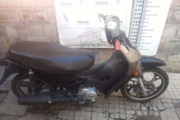 Hallaron una moto abandonada en el centro y buscan a su dueño