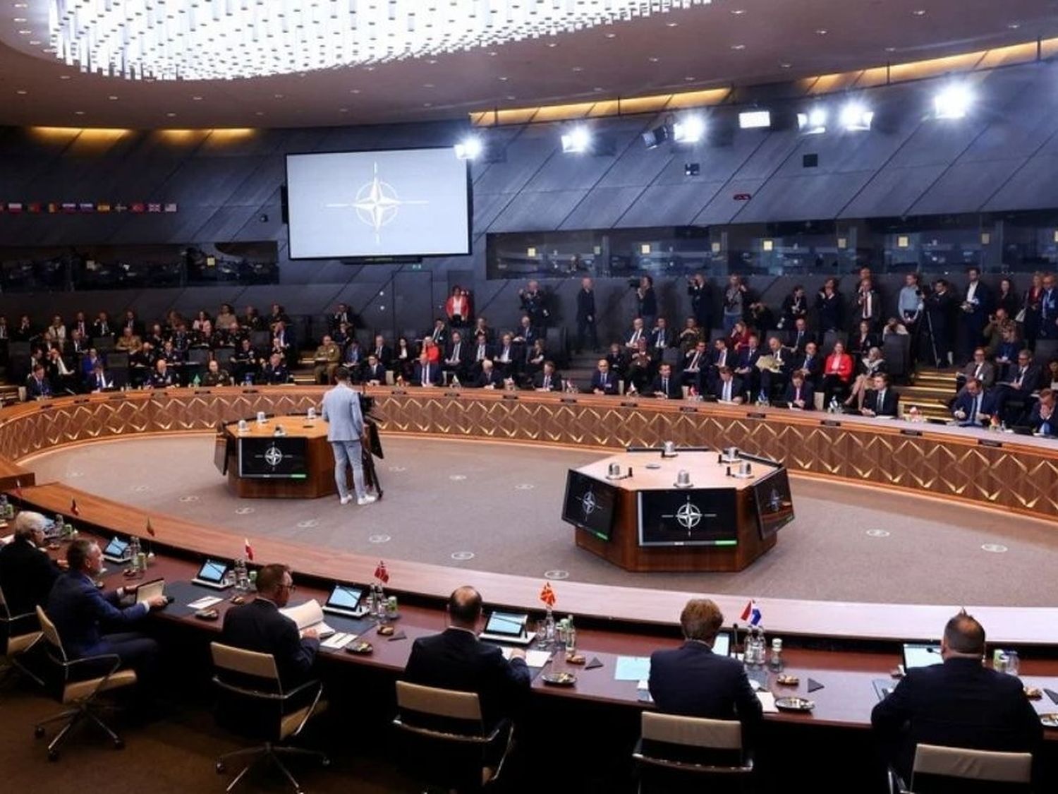 Aseguran que la OTAN aprobaría un incremento para compras militares