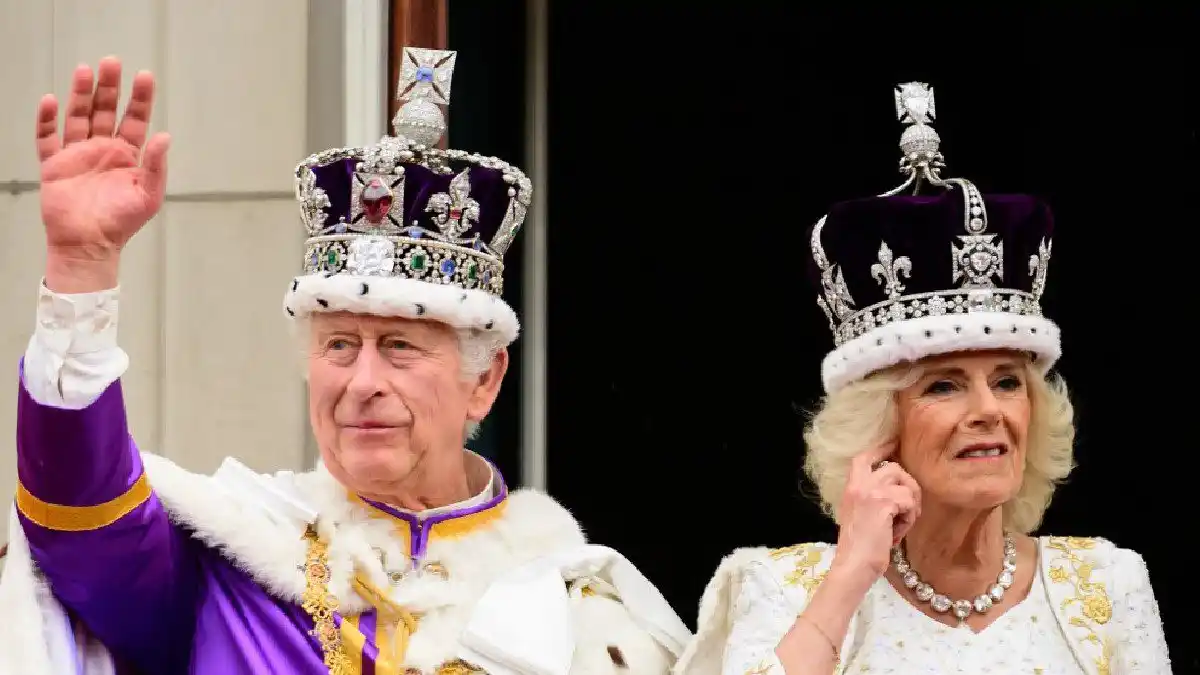 En ausencia de Carlos III, una reina Camila más visible