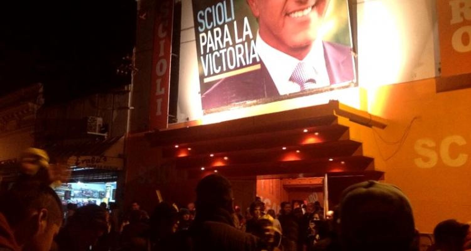 Con funcionarios y militantes, Pángaro lanzó oficialmente su precandidatura