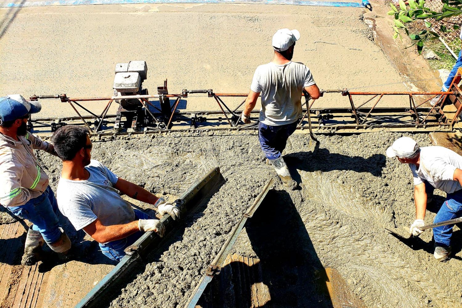 Continúan las obras de pavimentación en la ciudad.