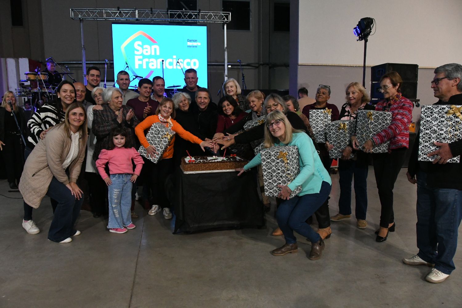 El intendente Bernarte celebró estos 10 años junto a los Centros de Jubilados