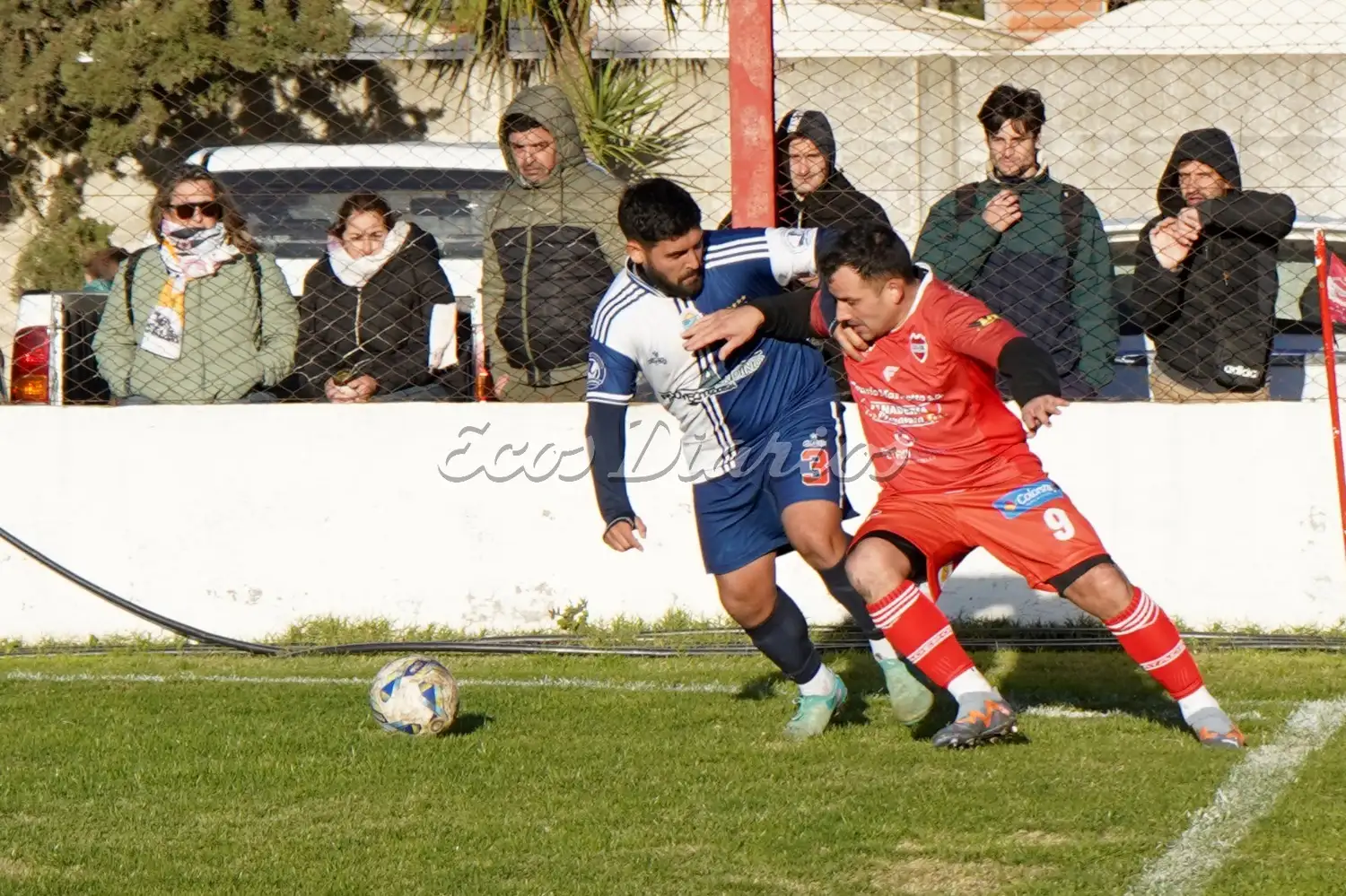 Gastón Ibargüengoitia resiste la marca de su marcador