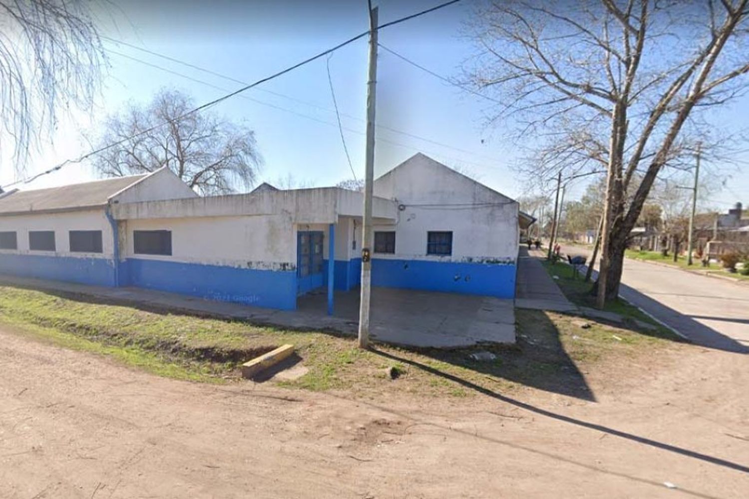 Abandonaron a una beba de 7 días dentro de una cartera: la encontraron en la puerta de una escuela