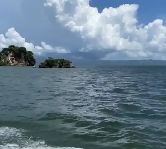 Constantemente Montaner sube fotos y videos de Samaná a su cuenta de Instagram.