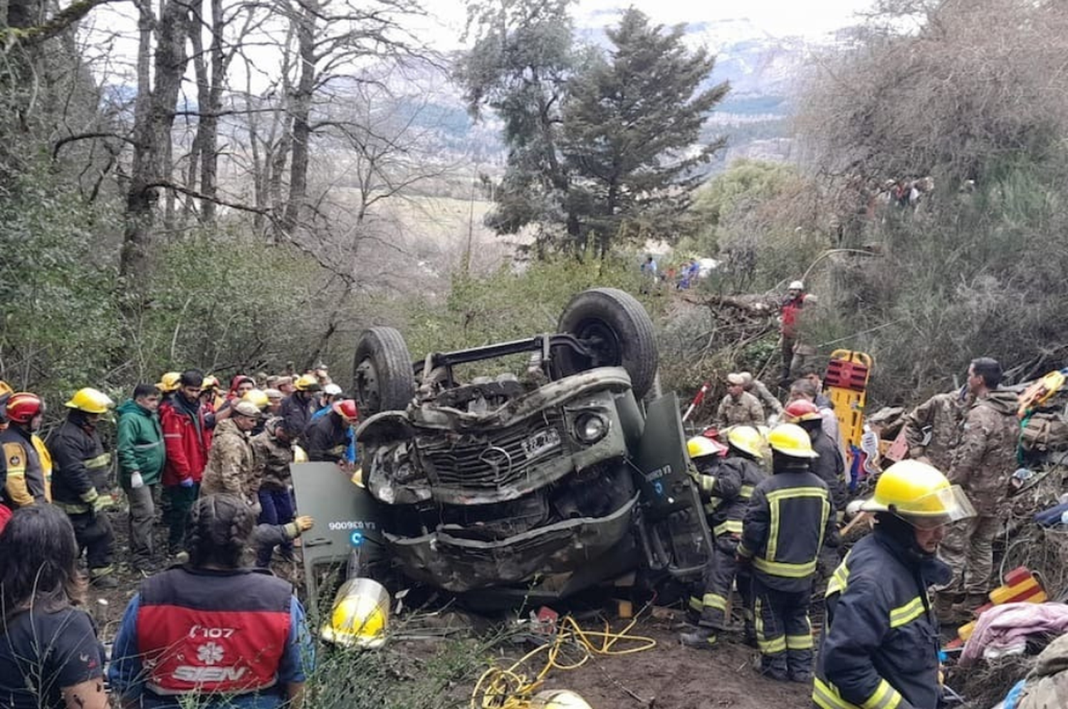 El lamentable episodio ocurrió  cuando el camión del Ejército circulaba por la ruta provincial 62.