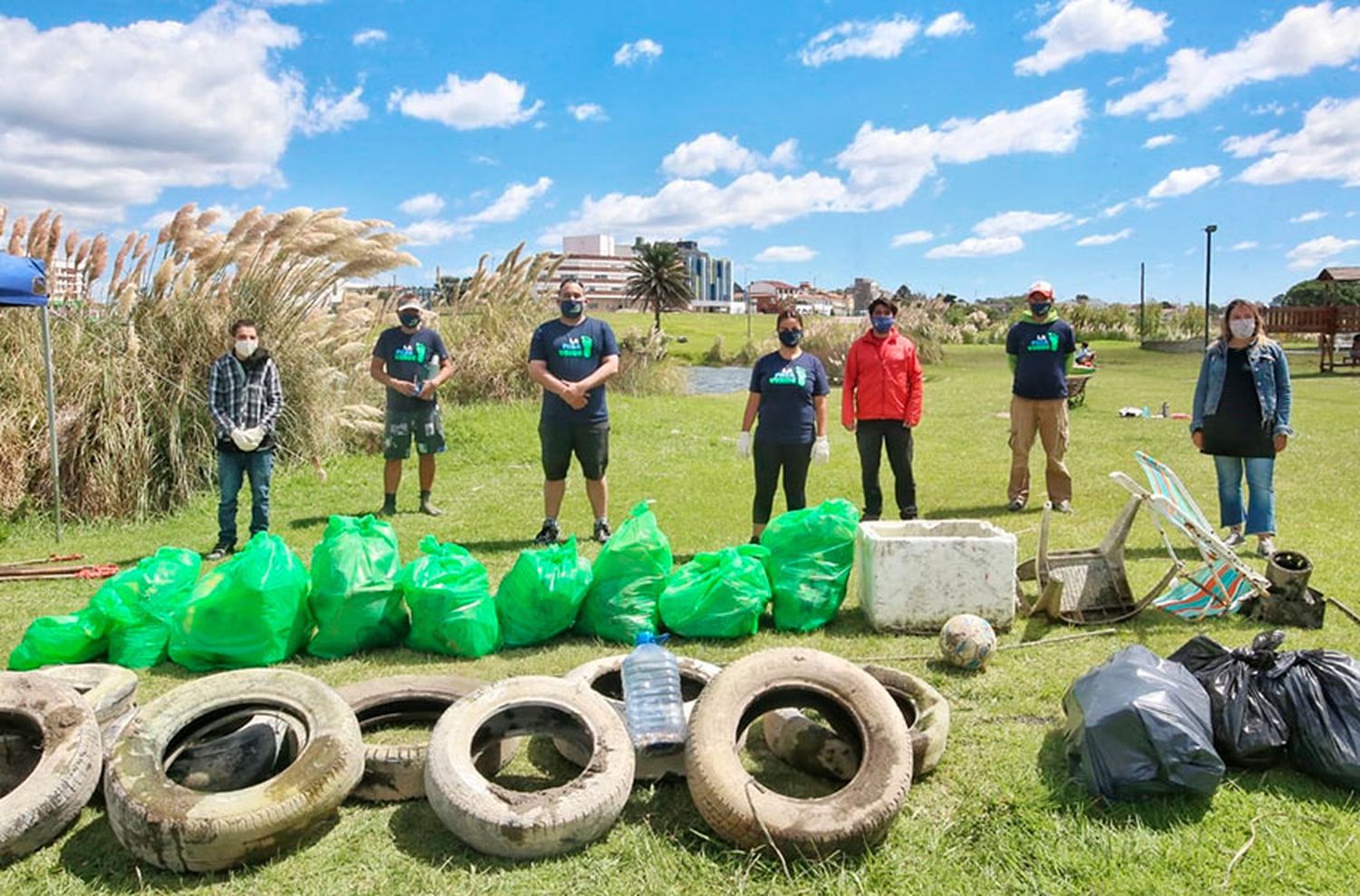 Encuentran residuos de todo tipo en las lagunas de Punta Mogotes