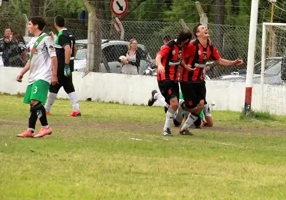 Sobre el final, Central festejó en el Parque ante Pueblo Nuevo 