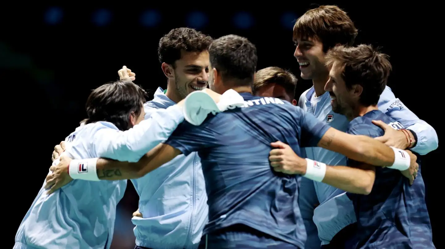 Festejo de Argentina tras la clasificación a los cuartos de la Copa Davis