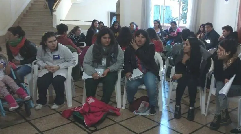 Jóvenes alumnos debatieron sobre temáticas de actualidad