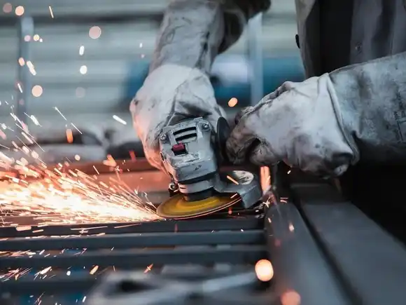 El Gobierno redujo aranceles a la importación de maquinarias y herramientas industriales