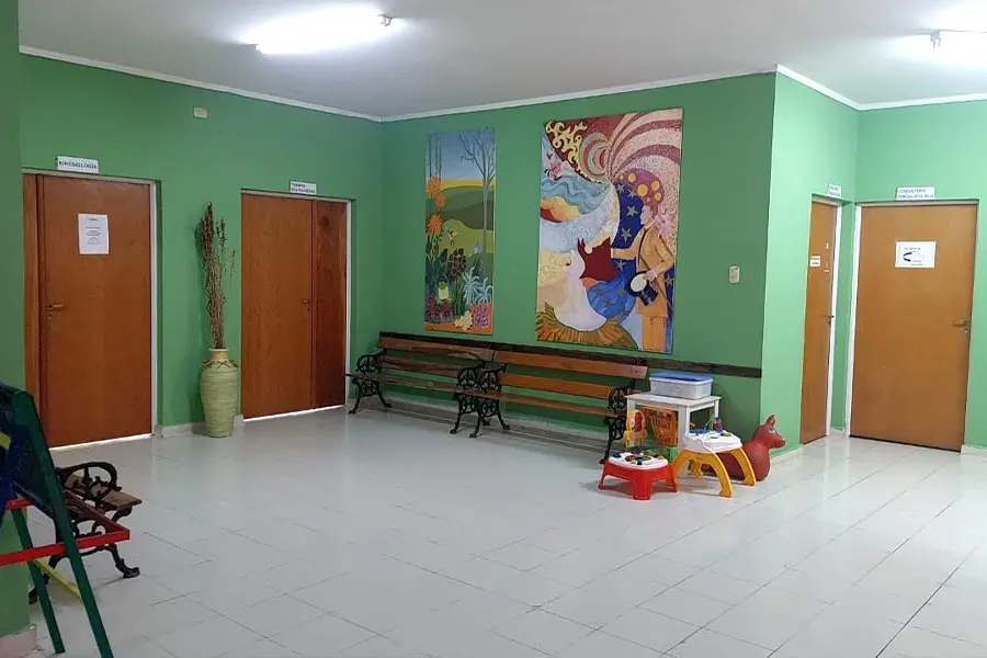 La sala de espera, tras los trabajos de pintura y remodelación