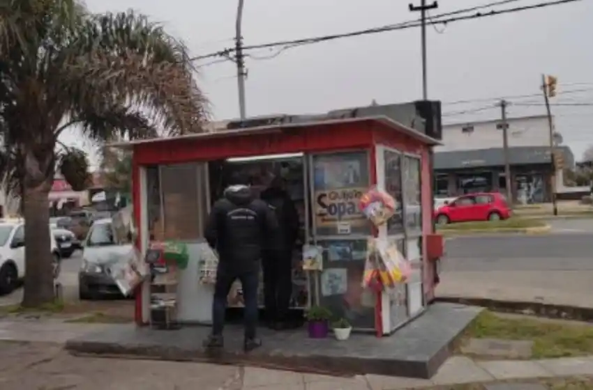 Clausuran un puesto de diarios en Constitución