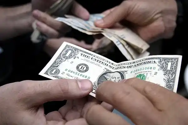 Dólar Blue y un nuevo récord: $8,86 para la venta