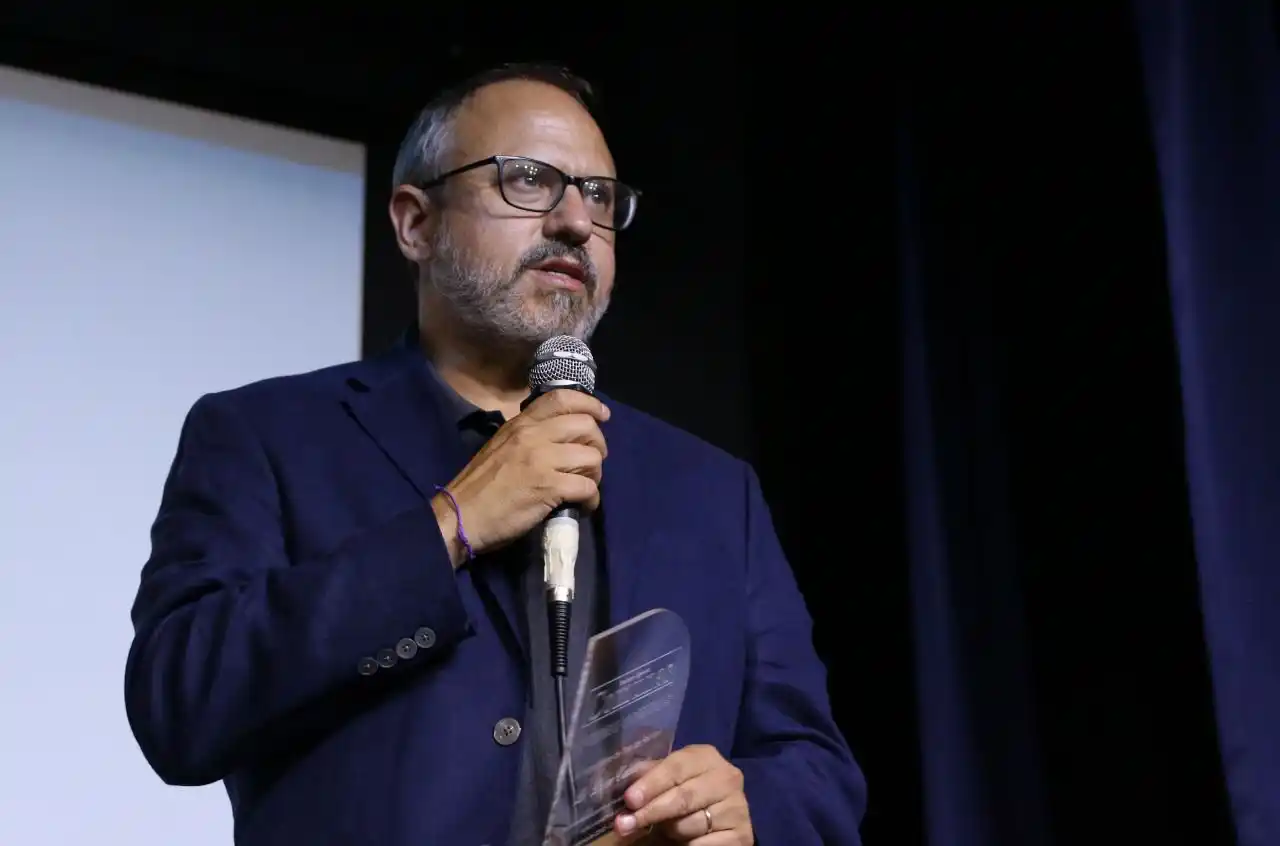 El Intendente de Tres de Febrero Diego Valenzuela recibió el Premio Comunas por su gestión durante la pandemia