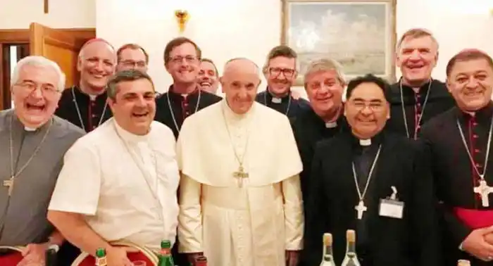 Obispos argentinos, a Francisco: �SEsperamos verte pronto en la patria⬝