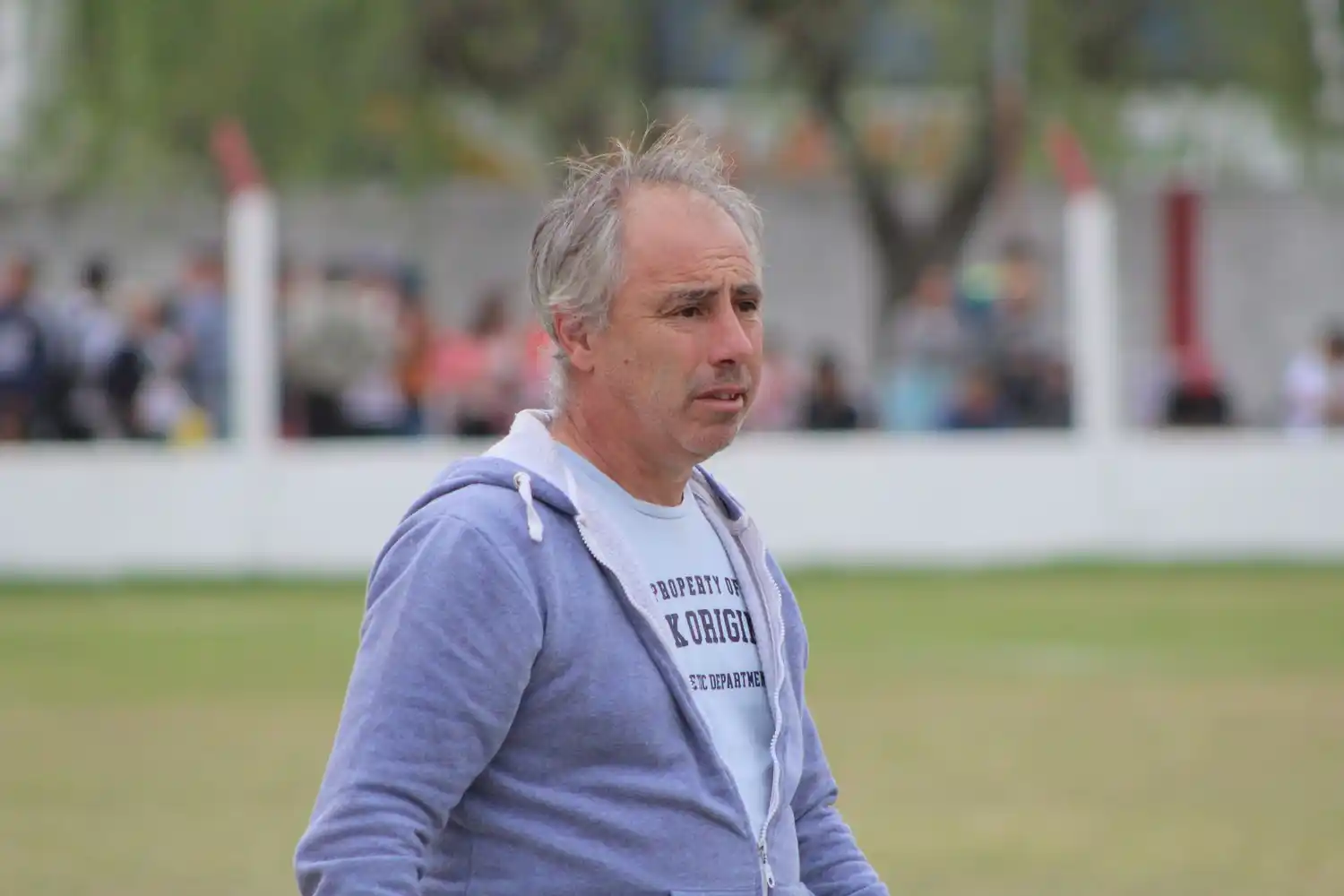 Abrumado por los últimos resultados que obtuvo el representativo galarceño, Carlos Etala, que estaba muy ilusionado al comienzo del Oficial decidió irse de la conducción de La Academia A.D.