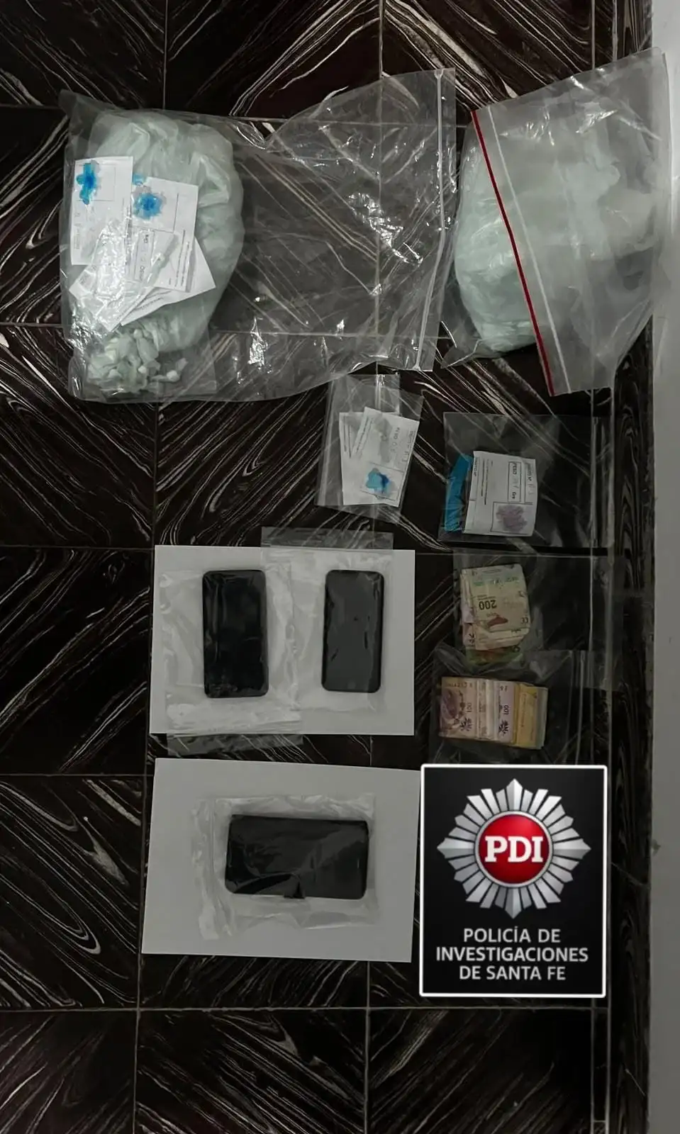 La PDI detuvo a tres personas en una causa por microtráfico y secuestraron cocaína - 1