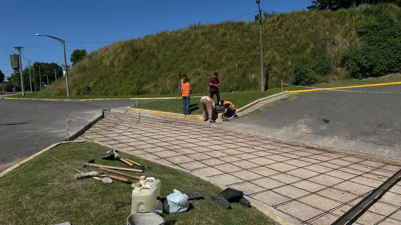 reparación de asfalto en bajada a la costanera (Thorne) a Avenida España