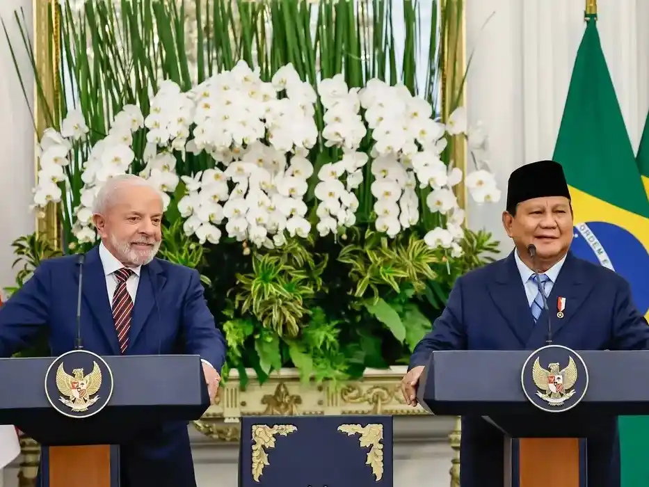 Luiz Inácio Lula da Silva junto al presidente indonesio.