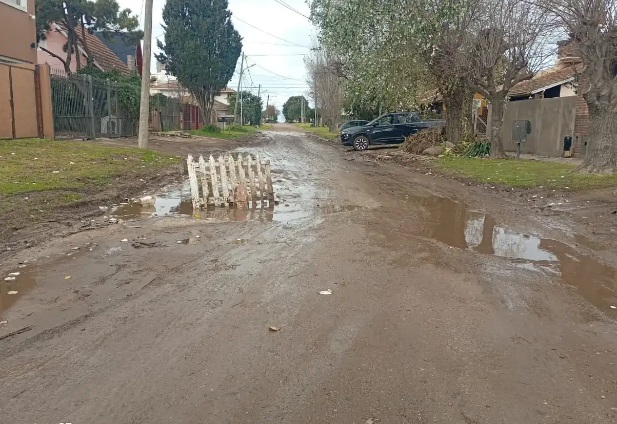 El pésimo estado de las calles complica a los vecinos.