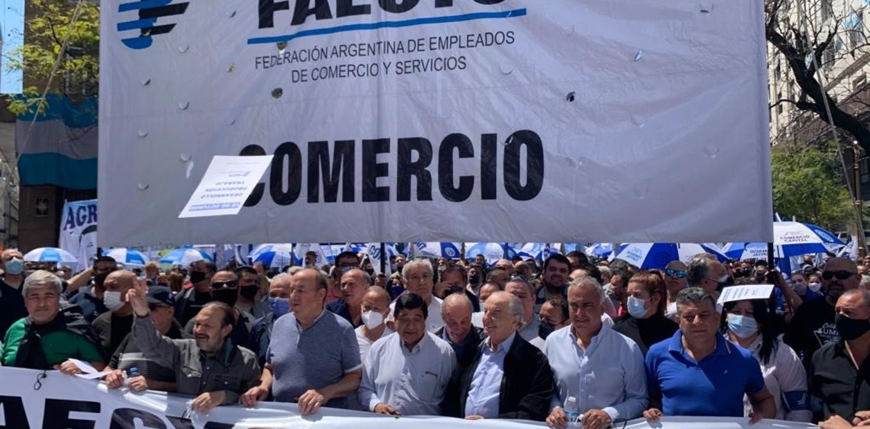 Se firmó la revisión de la paritaria de empleados de comercio