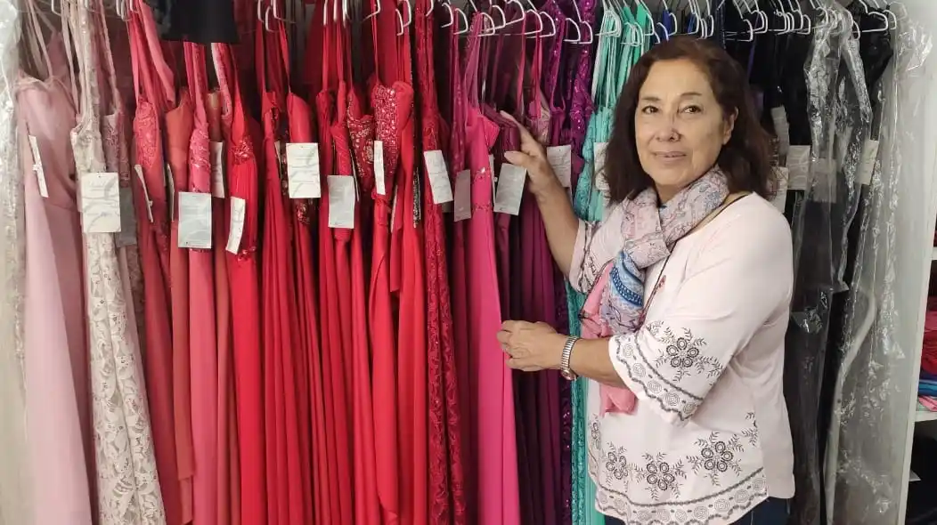 “Me piden vestidos que pueden estar de moda en cualquier parte del mundo”