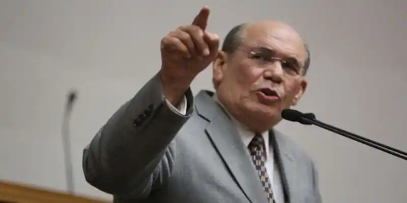 Omar González: Parlamento debe hacer una agenda por el cese de la usurpación