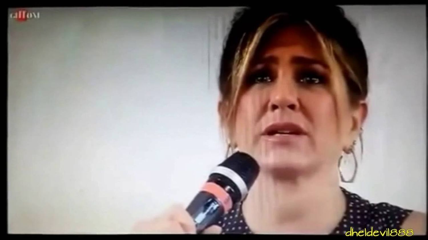 Jennifer Aniston llora al hablar de sus inseguridades