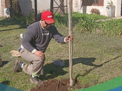 Santa Isabel impulsa la reforestación con la plantación de 100 árboles