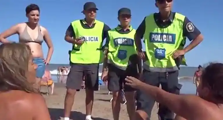 ¿Qué castigo prevé la ley que prohíbe el topless en las playas de Buenos Aire?