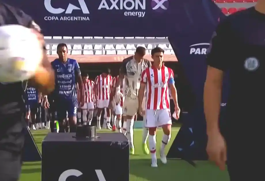 El Larroquense Gastón Benedetti llevó la cinta de capitán por primera vez