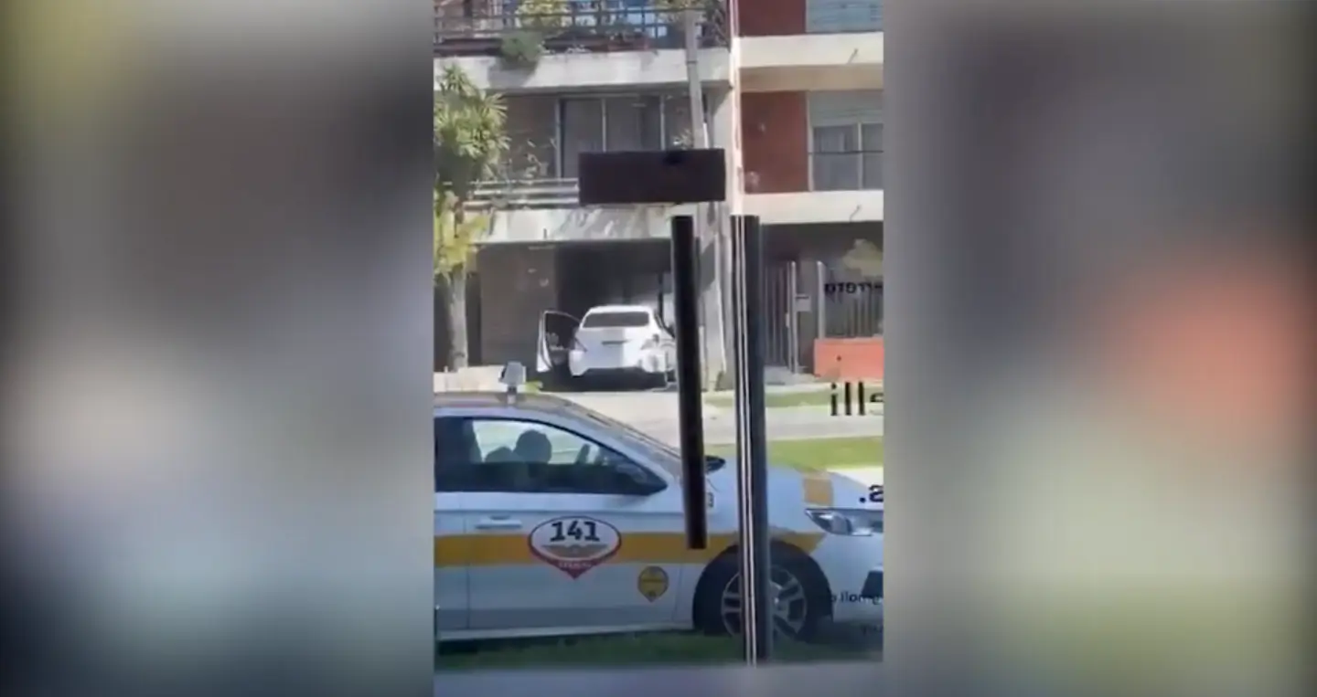 Un taxista fue despedido tras ser filmado consumiendo cocaína en Montevideo