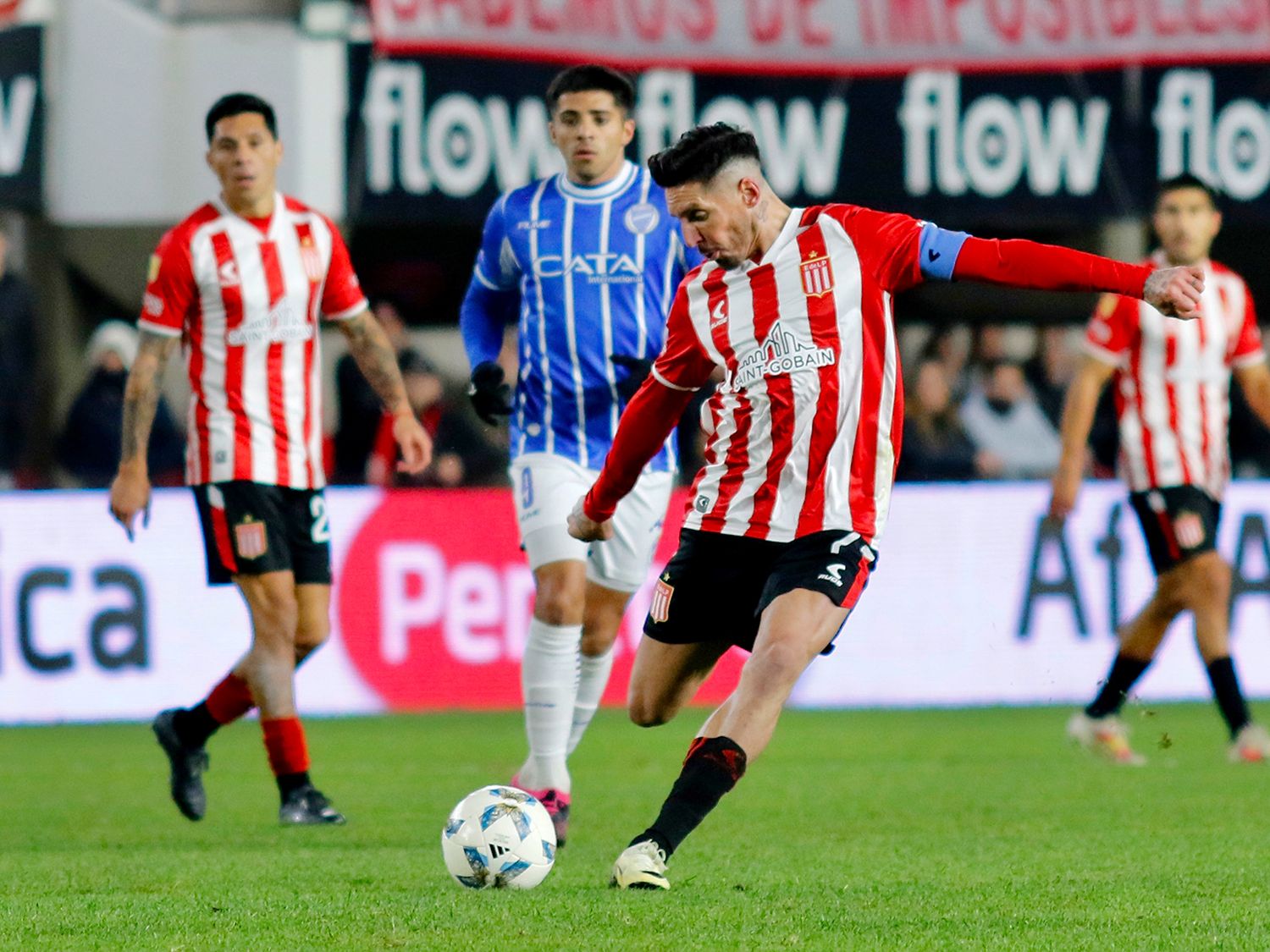 Estudiantes rescató un empate sobre el final