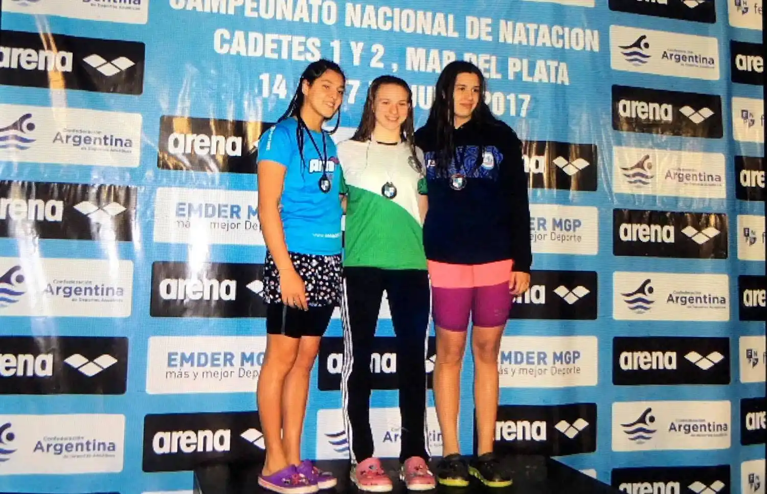 Tres oros más