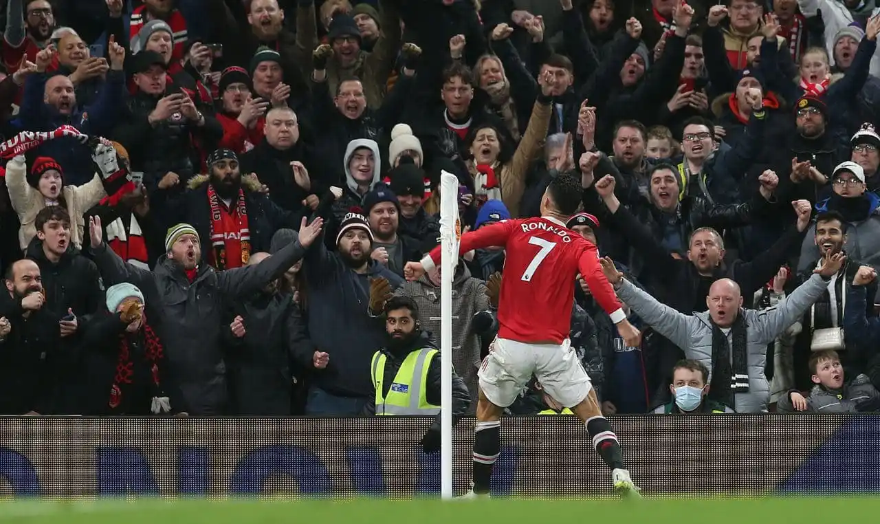 Cristiano Ronaldo abrió la cuenta en Old Trafford.