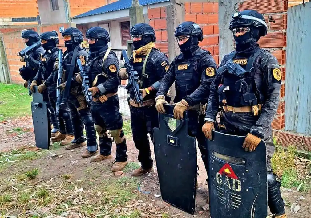 Los seis allanamientos se realizaron en viviendas de los barrios Coronel Dorrego y Belisario Roldán.