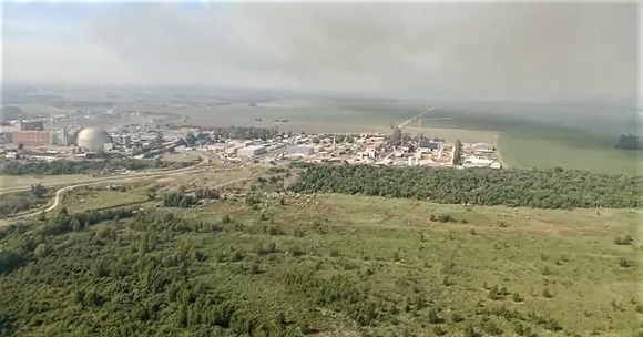 Así se ve el incendio frente a Atucha desde el aire