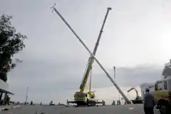 El mástil de 42 metros ya está en la cima del Parque Independencia