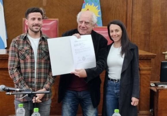 Entregaron la distinción de “vecino destacado” al maestro Guillermo Becerra