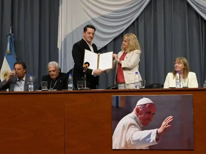 La UNRC otorgó el Doctorado Honoris Causa in memorian al Papa Francisco. Foto: UNRC