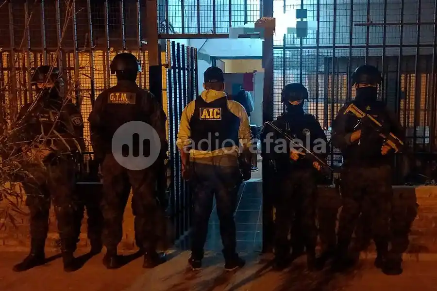 “Pagás o te baleo”: una mujer amenazó por Instagram a un comerciante en Villa Gobernador Gálvez y terminó detenida