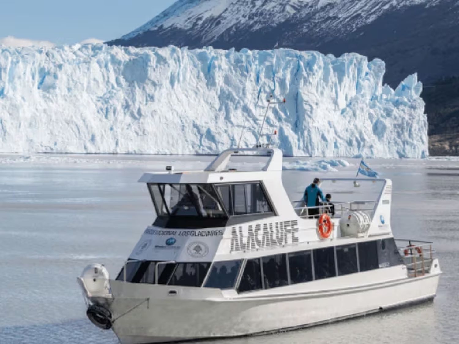 La embarcación señalada por presuntamente haber tenido pérdidas en el motor (Hielo y Aventura)