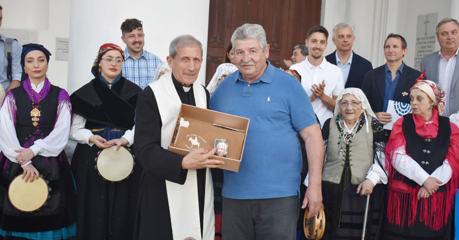 Quedaron inauguradas las muestras fotográficas de los santos Brochero y Santiago