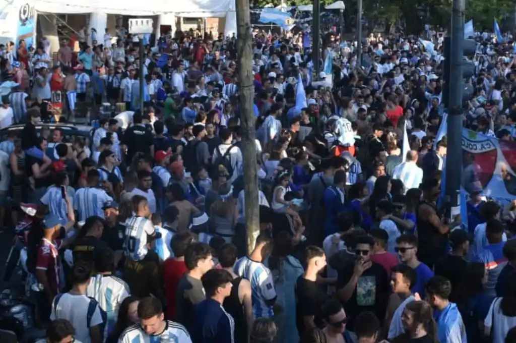 Argentina clasificó a cuartos del Mundial: así lo celebraron los santafesinos por las calles de la ciudad